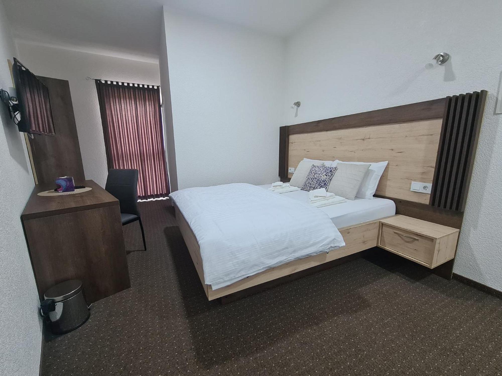 Hotel Pilot كازين المظهر الخارجي الصورة